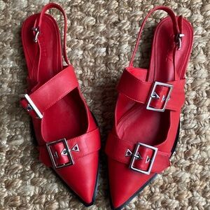 Schutz Darla Slingback Flat in Red Leather. Size 10